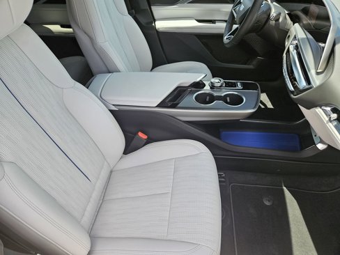 New 2025 Cadillac Lyriq Luxury image 17