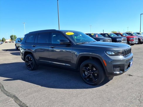 Used 2023 Jeep Grand Cherokee L Laredo image 2