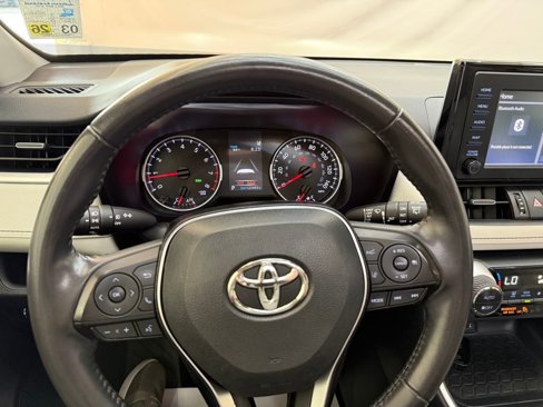 Used 2019 Toyota RAV4 XLE Premium image 7