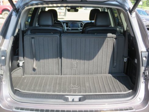 Used 2017 Toyota Highlander XLE image 41