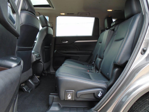 Used 2016 Toyota Highlander XLE image 10