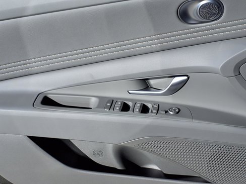 Certified 2025 Hyundai Elantra SEL image 13