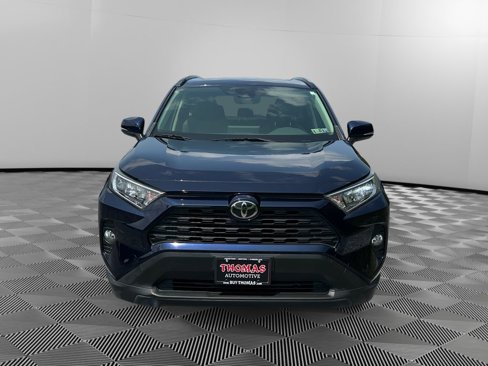 Used 2019 Toyota RAV4 XLE image 2