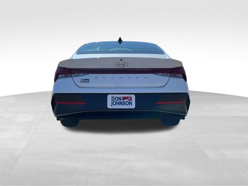 Used 2024 Hyundai Elantra SEL w/ Convenience Package image 30