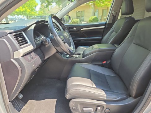 Used 2018 Toyota Highlander XLE image 21