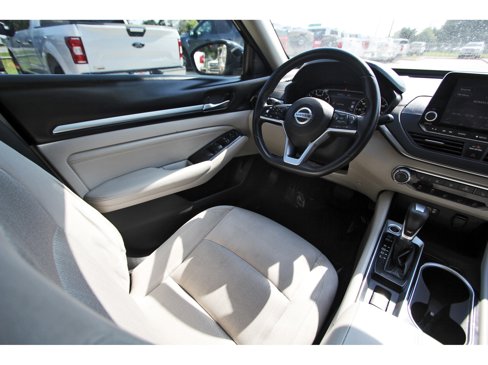 Used 2021 Nissan Altima 2.5 SV w/ SV Premium Package image 8