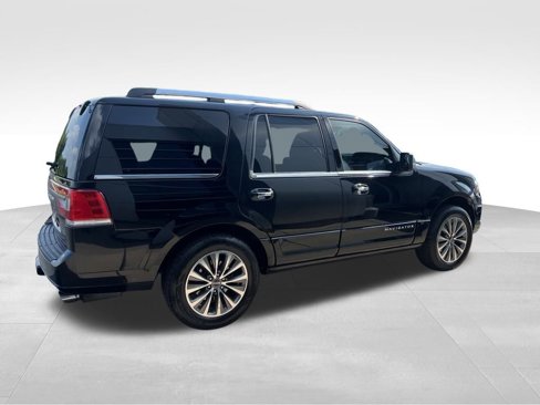 Used 2017 Lincoln Navigator Select image 12