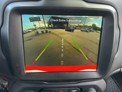 Used 2023 Jeep Renegade Latitude image 19
