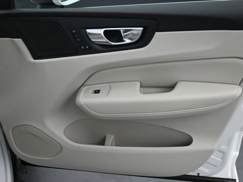 Certified 2023 Volvo XC60 B5 Ultimate w/ Protection Package Premier image 14
