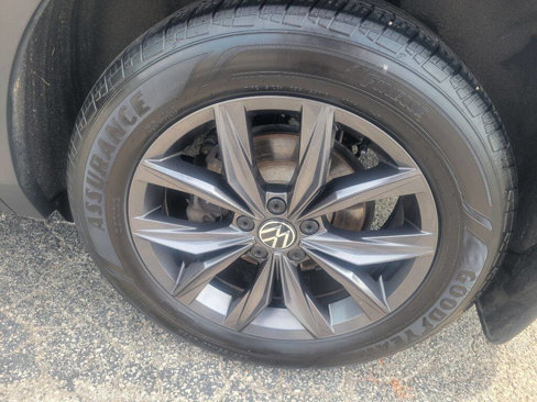 Used 2023 Volkswagen Tiguan SE image 21