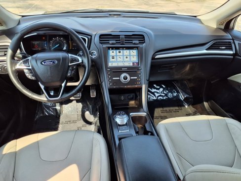 Used 2018 Ford Fusion Titanium image 3