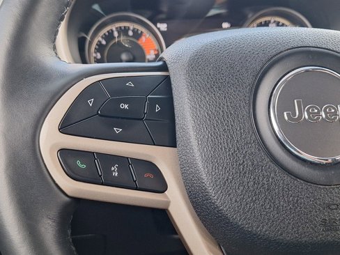 Used 2017 Jeep Cherokee Limited image 16