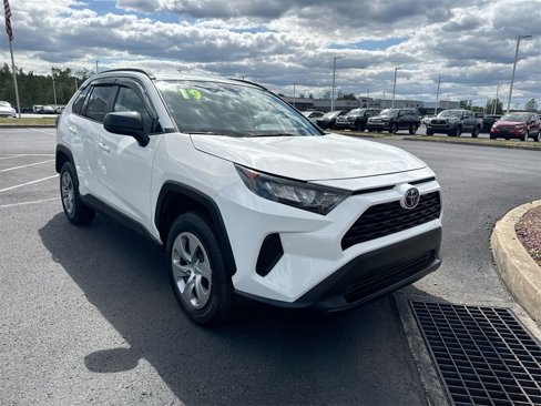 Used 2019 Toyota RAV4 LE image 1