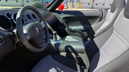 Used 2009 Pontiac Solstice Convertible w/ Preferred Package image 15
