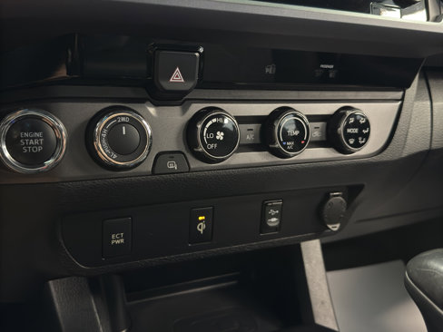 Used 2016 Toyota Tacoma TRD Sport image 25