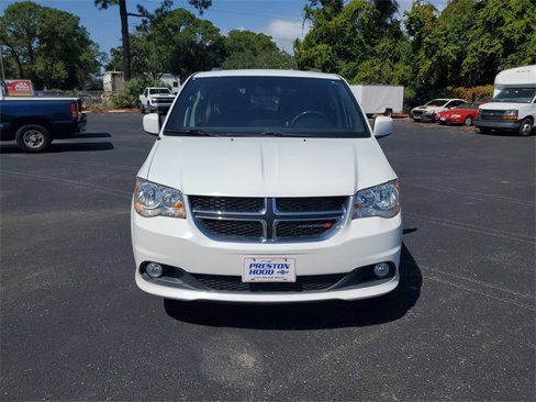 Used 2019 Dodge Grand Caravan SXT image 2