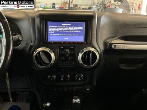 Used 2018 Jeep Wrangler Unlimited Sahara image 8