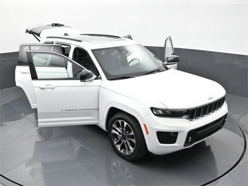 Used 2024 Jeep Grand Cherokee Overland w/ Trailer Tow Package image 38