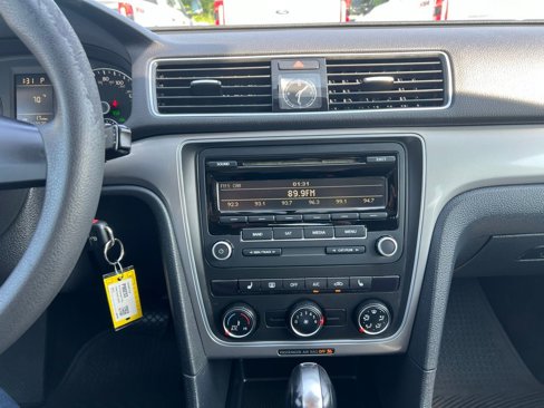 Used 2013 Volkswagen Passat Wolfsburg Edition image 26
