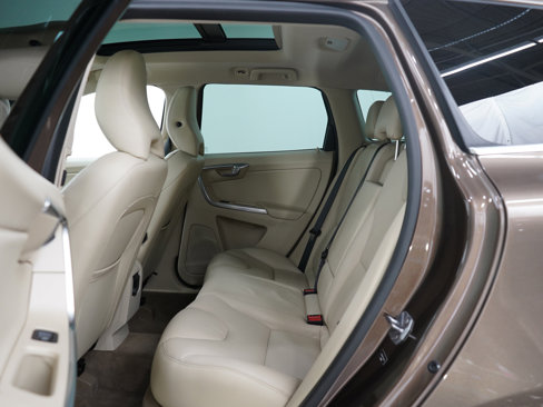 Used 2015 Volvo XC60 T6 Platinum image 18