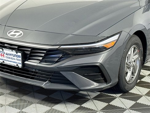 New 2025 Hyundai Elantra SE image 10
