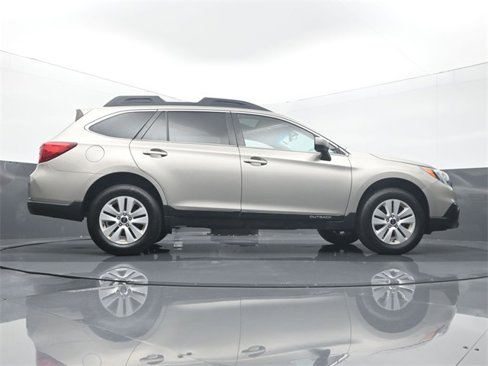 Used 2017 Subaru Outback 2.5i Premium image 12