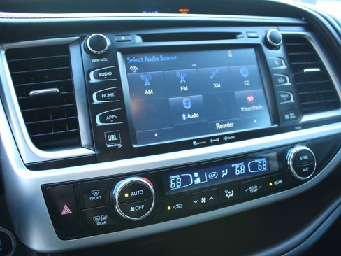 Used 2017 Toyota Highlander Limited image 27