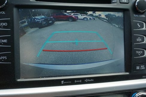 Used 2017 Toyota Highlander FWD V6 image 7