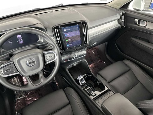 Certified 2025 Volvo XC40 B5 Plus image 21