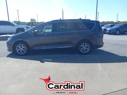 Used 2020 Chrysler Pacifica Touring-L w/ Tire & Wheel Group image 14