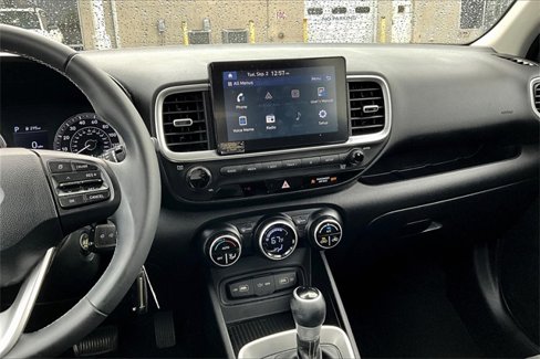 Used 2022 Hyundai Venue SEL image 6