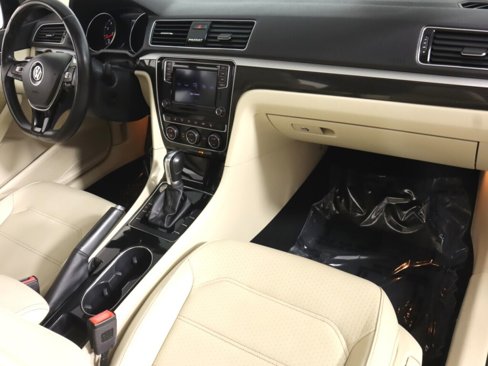 Used 2019 Volkswagen Passat 2.0T SE R-Line image 39