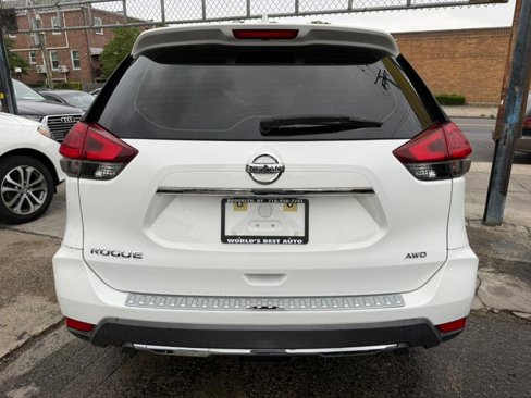 Used 2017 Nissan Rogue S image 5