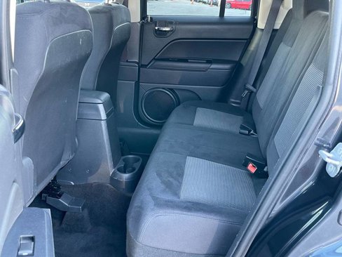Used 2014 Jeep Patriot Latitude image 11