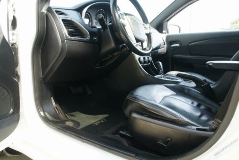 Used 2013 Chrysler 200 Limited w/ Sun/Sound Group image 12