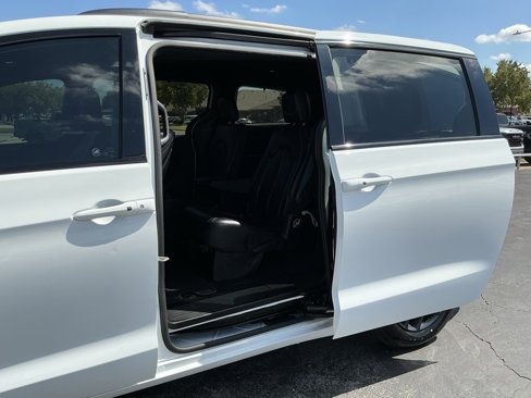 Used 2019 Chrysler Pacifica Touring-L Plus w/ Advanced Safetytec Group image 52