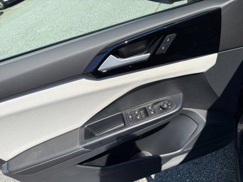 New 2025 Volkswagen Taos S image 32