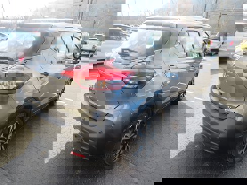 Used 2020 Nissan Kicks SV image 7