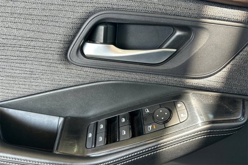 Used 2023 Nissan Rogue SV image 15