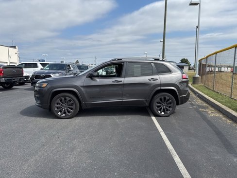 Used 2019 Jeep Cherokee High Altitude image 2