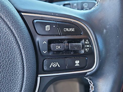 Used 2022 Kia Niro EX image 24