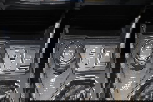 Used 2019 Jeep Cherokee Limited image 19