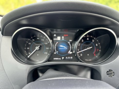 Used 2020 Jaguar F-PACE Prestige image 28