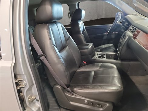 Used 2011 GMC Yukon XL SLT w/ SLT-2 Equipment Package image 34
