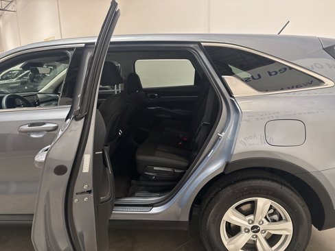 Used 2023 Kia Sorento LX image 17