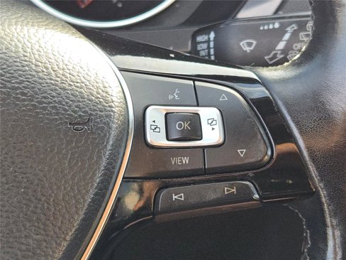 Used 2020 Volkswagen Tiguan SE R-Line image 34
