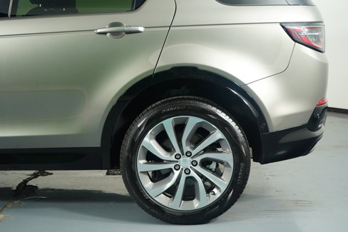 Used 2025 Land Rover Discovery Sport Dynamic SE image 18