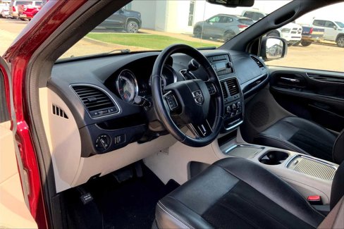 Used 2017 Dodge Grand Caravan SXT image 15