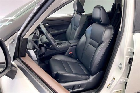 Used 2023 Nissan Rogue SV w/ SV Premium B Package image 16