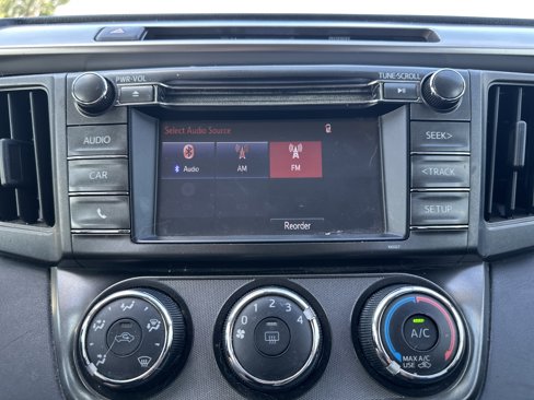 Used 2015 Toyota RAV4 LE image 20